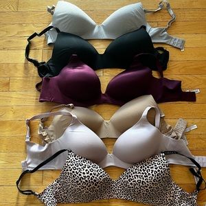 Lot: Victoria’s Secret wireless bras 32DDD